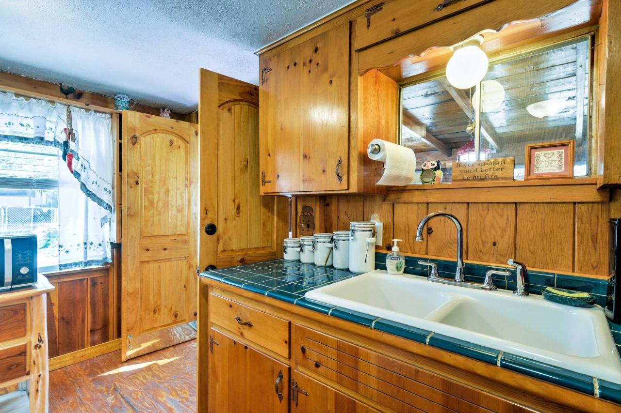Cozy Cabin With Ac And Deck, 5 Mi To Downtown Prescott Villa Eksteriør billede
